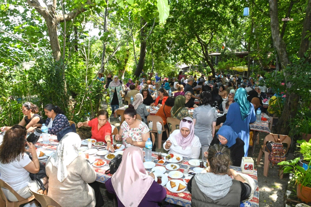 Karabağlar Belediyesi, Semt Merkezlerindeki Kursiyerleri Sosyal Etkinliklerle Buluşturuyor