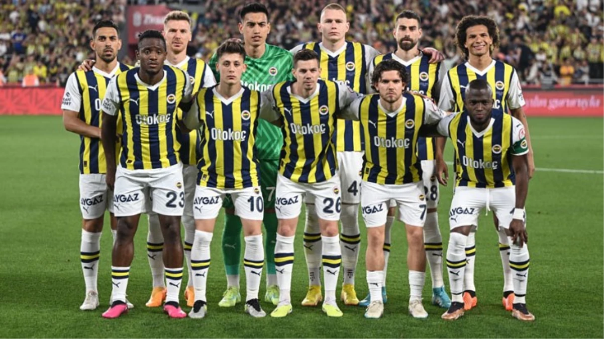 Fenerbahçe\'nin yabancı futbolcusu Szalai\'den Türkçe sözler: \'Kupa bizde, mutluyuz\'