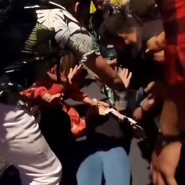 Moda gösterisi sırasında ışık platformu çöktü, genç model hayatını kaybetti Moda gösterisi sırasında ışık platformu çöktü, genç model hayatını kaybetti