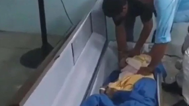Öldü denilen kadın kendisi için yapılan cenaze töreninde dirildi Öldü denilen kadın kendisi için yapılan cenaze töreninde dirildi