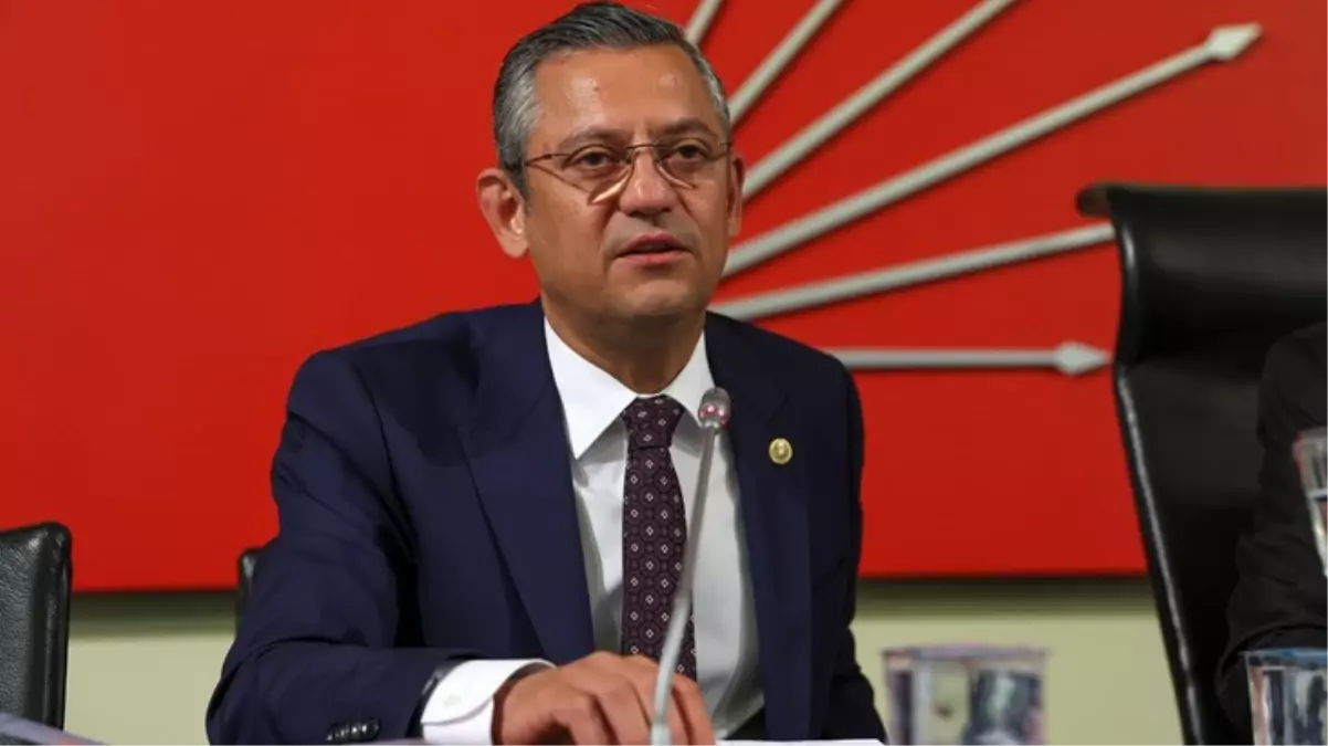 Özgür Özel\'den "CHP Genel başkanlığa aday mısınız?" sorusuna yanıt: Sorumluluk almaktan kaçmayacağım