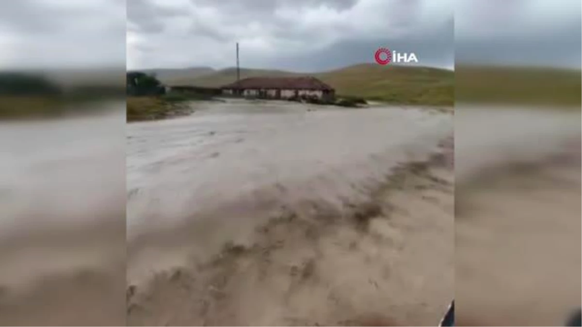 Kırşehir\'de Sağanak Yağışlar Sele Neden Oldu