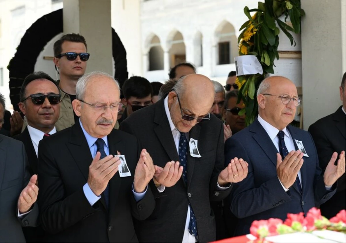 Kılıçdaroğlu, Suna Kan\'ın cenaze törenine katıldı