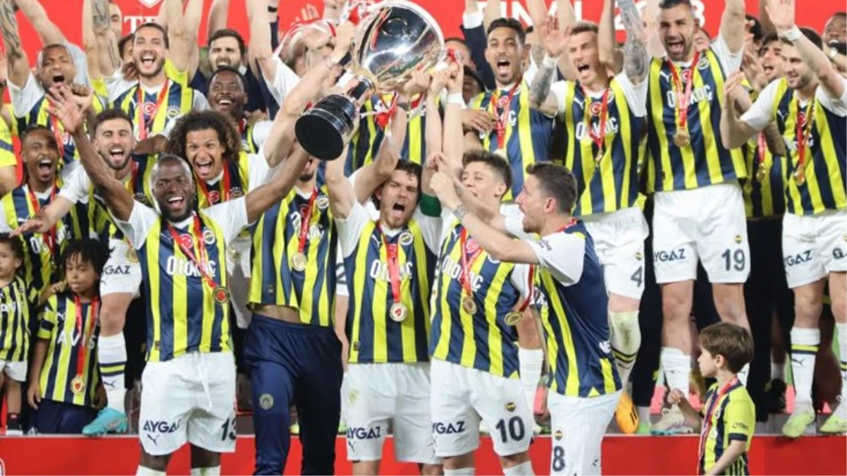 Fenerbahçe, Türkiye Kupası\'nı 5 yıldızlı formayla kaldırdı