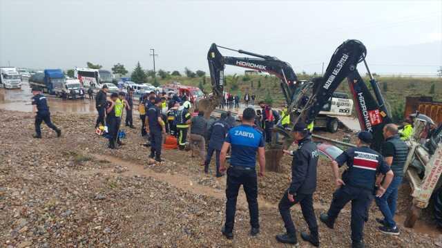 Afyonkarahisar-Denizli kara yolunda heyelan: 1 ölü, 1 yaralı