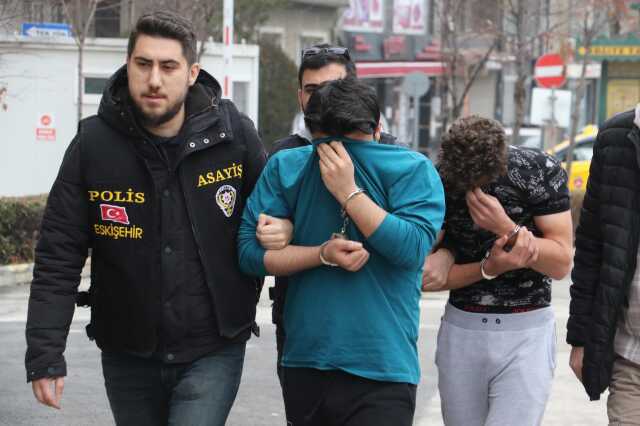 Ayşenur'u başına 4 kez ateş ederek öldüren sevgilisinden dalga geçer gibi savunma: Kazayla oldu Ayşenur'u başına 4 kez ateş ederek öldüren sevgilisinden dalga geçer gibi savunma: Kazayla oldu