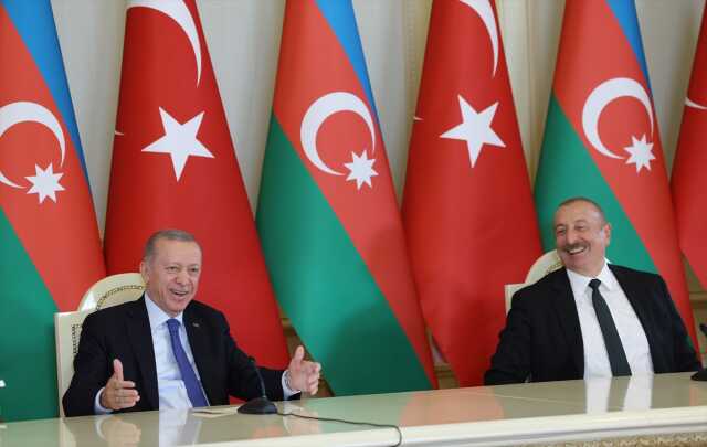 Basın toplantısına damga vuran an! Cumhurbaşkanı Erdoğan'ın çocuk sayısı önerisine Aliyev kahkaha attı Basın toplantısına damga vuran an! Cumhurbaşkanı Erdoğan'ın çocuk sayısı önerisine Aliyev kahkaha attı