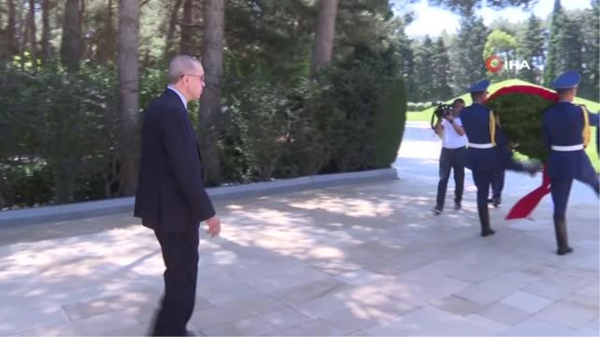 Cumhurbaşkanı Erdoğan, Bakü\'de şehitliği ziyaret etti