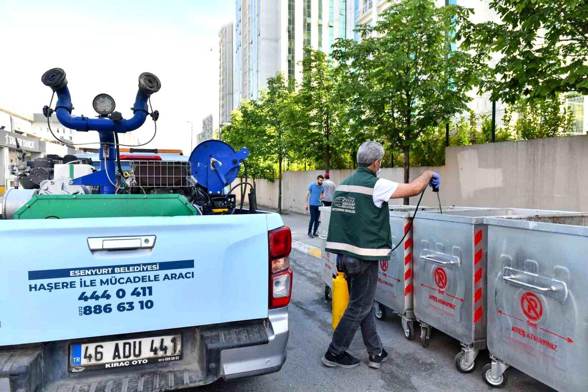 Esenyurt Belediyesi, Halk Sağlığına Yönelik İlaçlama Çalışmalarını Sürdürüyor