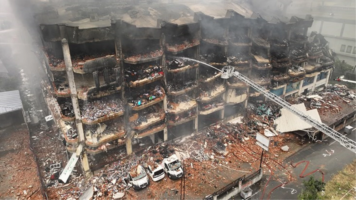 İstanbul\'da 6 katlı fabrikada çıkan yangın 70. saatin sonunda söndürüldü