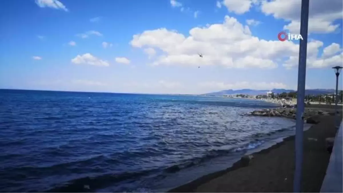 İzmir Dikili'de Yol Kenarındaki Otların Tutuşmasıyla Yangın Çıktı