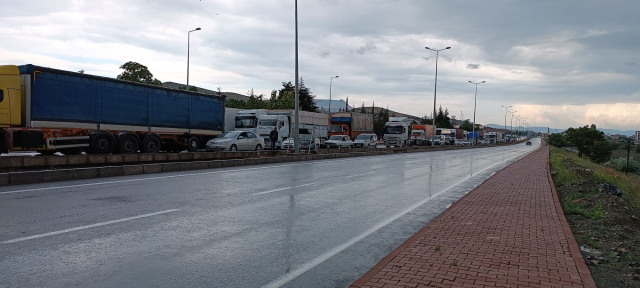 Kayseri - Niğde Karayolu sel nedeniyle ulaşıma kapandı