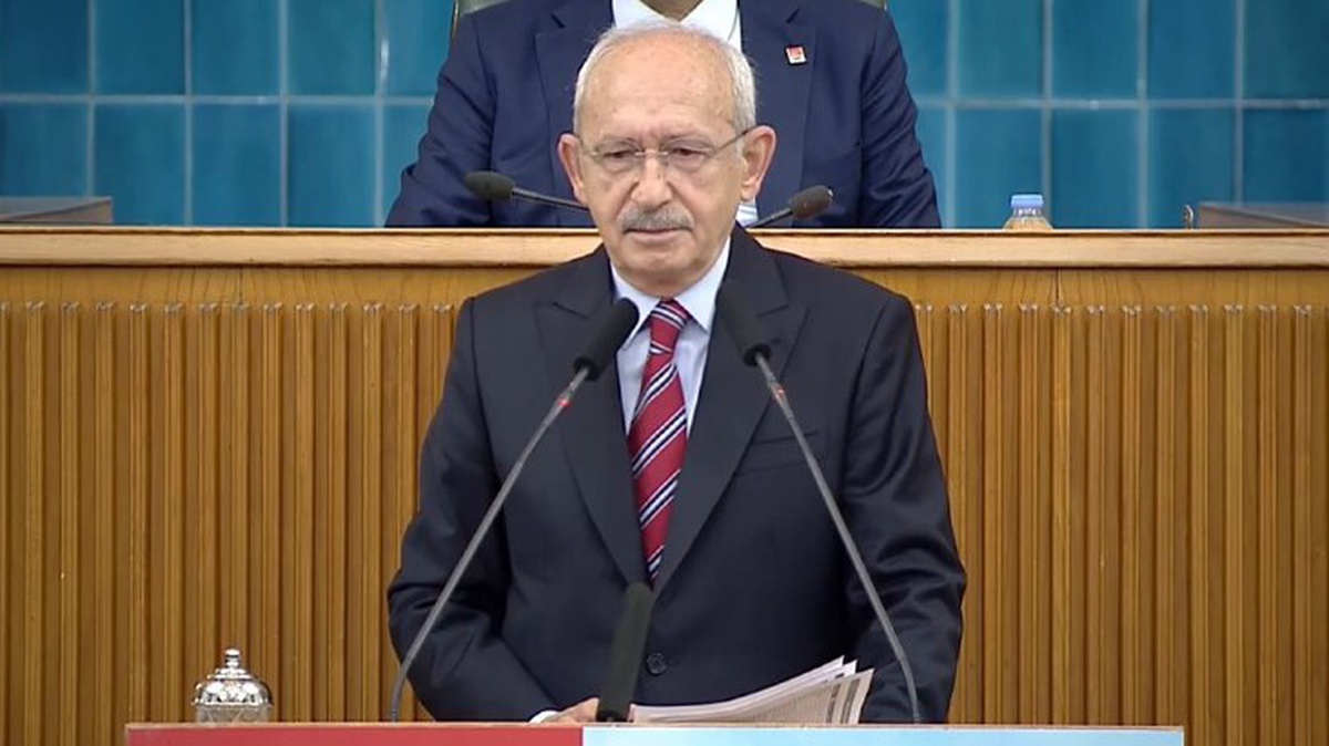 CHP grup toplantısında salondaki bir kişi, Kılıçdaroğlu\'na "Neden kaybettiniz?" diye bağırdı