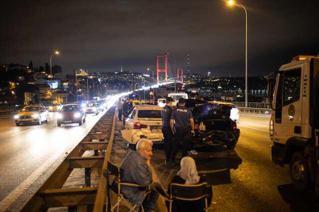 15 Temmuz Şehitler Köprüsü'nde Zincirleme Kaza 15 Temmuz Şehitler Köprüsü'nde Zincirleme Kaza