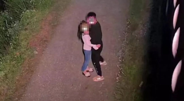 7 yıllık evliliği bitiren fotoğraf! Liseden eski sevgilisiyle yakaladı 7 yıllık evliliği bitiren fotoğraf! Liseden eski sevgilisiyle yakaladı