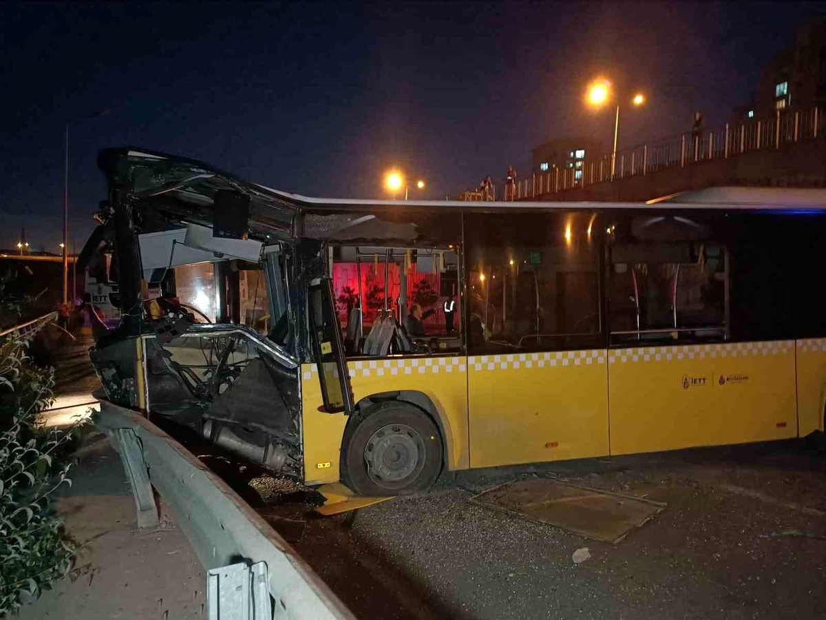 İETT Otobüsü Karşı Şeride Geçerek 7 Metre Yükseklikten Düştü