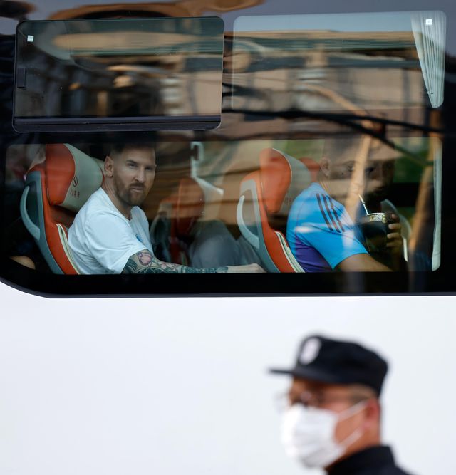Çinli Taraftarlar Messi'yi Tezahüratlarla Karşıladılar Çinli Taraftarlar Messi'yi Tezahüratlarla Karşıladılar