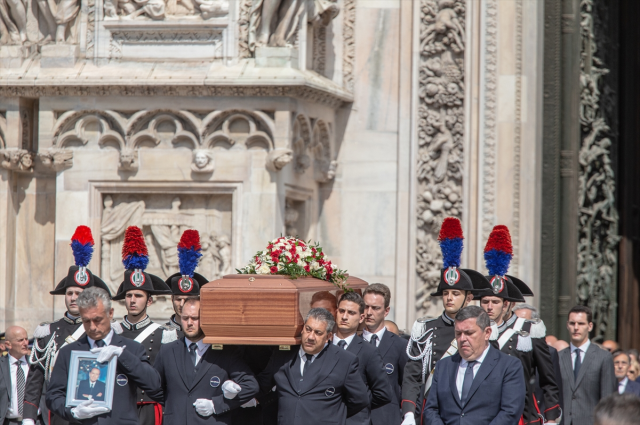 Eski İtalya Başbakanı Silvio Berlusconi için Milano'da cenaze töreni düzenlendi