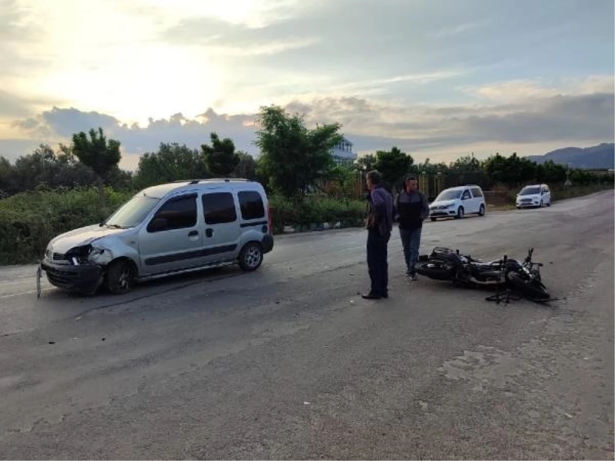 Orhangazi\'de Motosiklet ile Hafif Ticari Araç Çarpıştı: 1 Yaralı