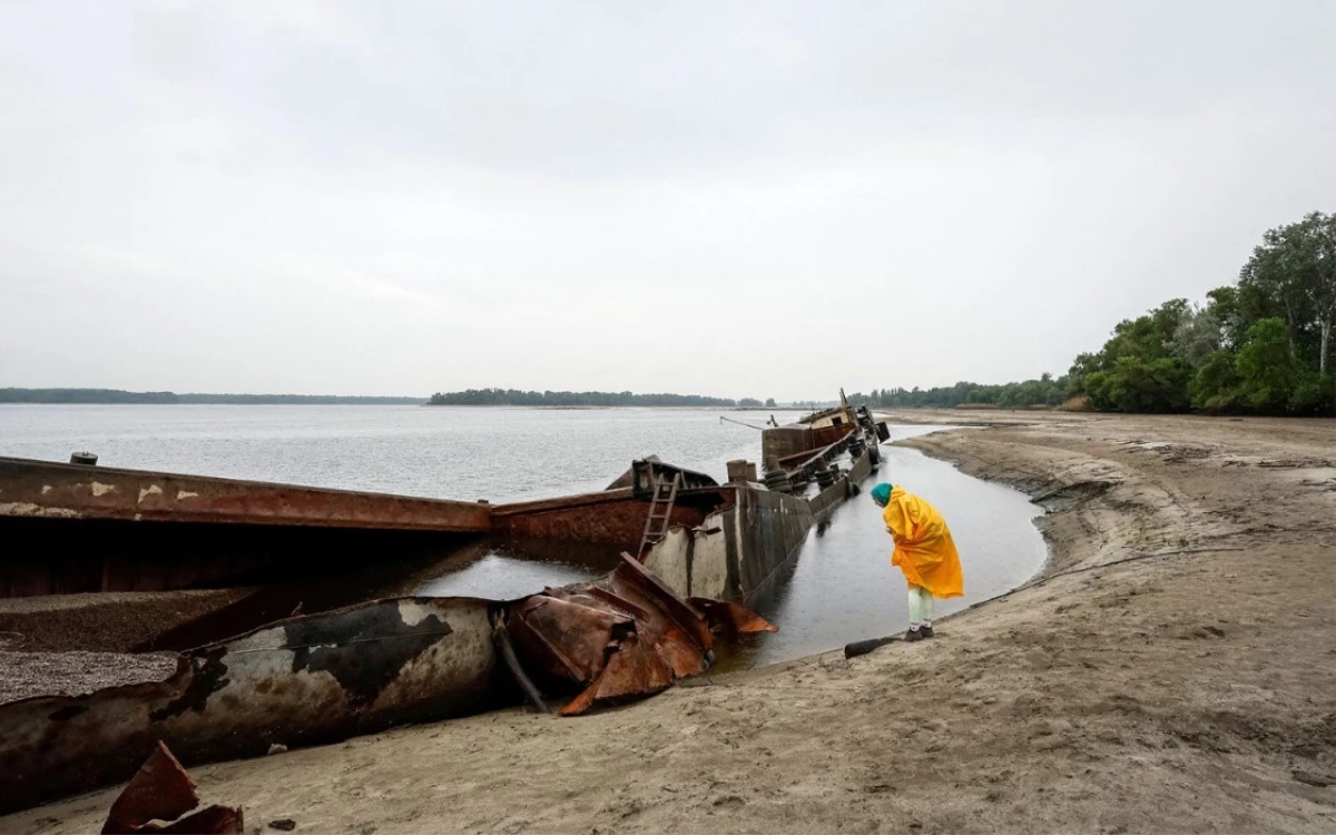 Ukrayna\'da Kakhovka Barajı\'nın Çökmesi Dinyeper Nehri\'ni Kuruttu