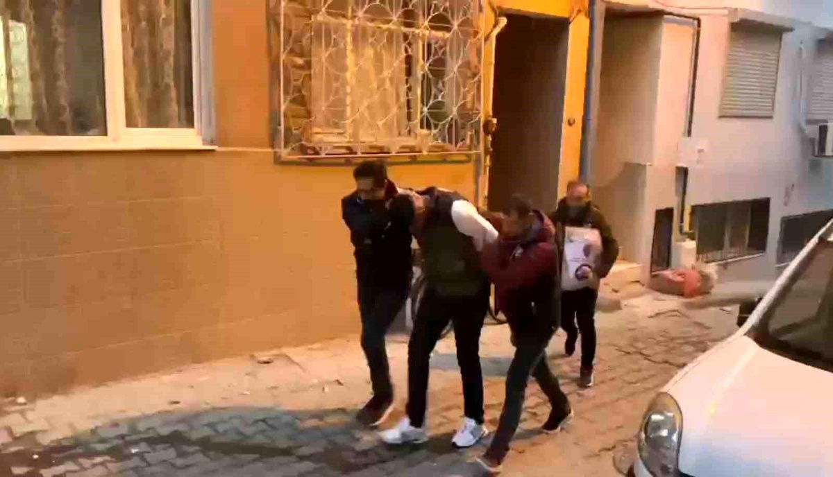 İzmir\'de İnternet Dolandırıcılığına Operasyon: 2 Milyon TL Haksız Kazanç Sağlayan Çete Yakalandı