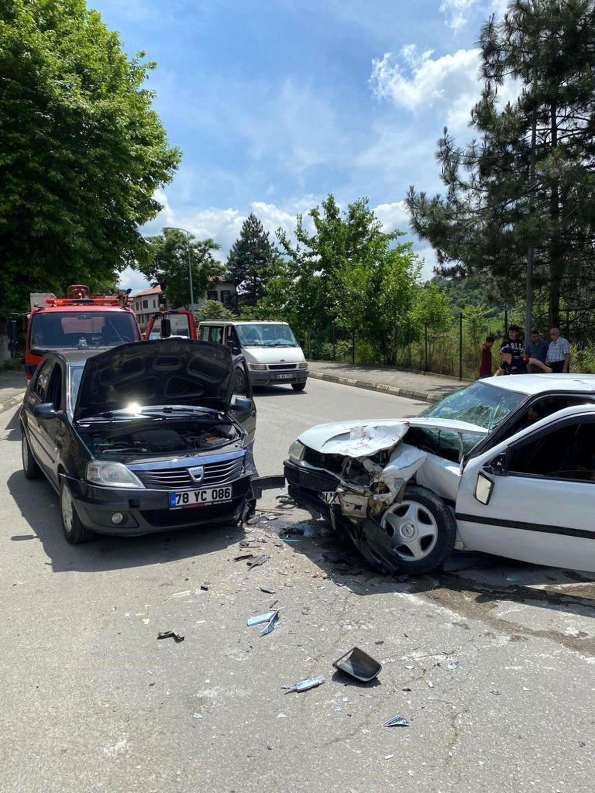 Safranbolu\'da Otomobiller Çarpıştı: 5 Yaralı