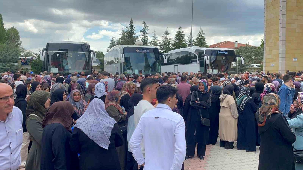 Niğde\'de 160 hacı dualarla uğurlandı
