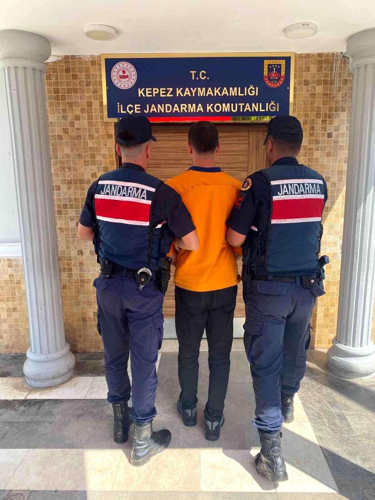 Antalya\'da 14 yıl hapis cezası bulunan şahıs arkadaşının evinde yakalandı