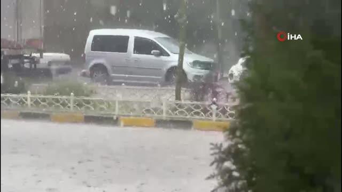 Ağrı\'da sağanak yağış sele neden oldu