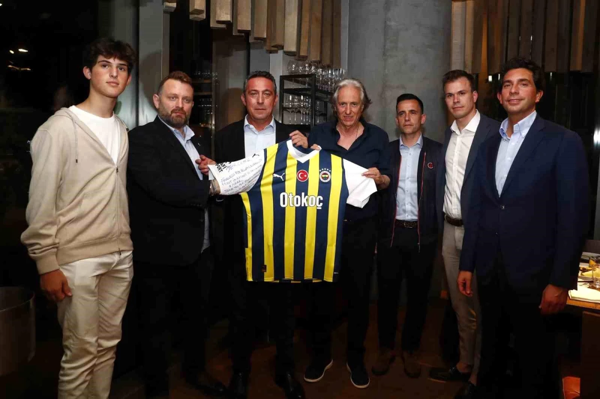 Fenerbahçe Başkanı Ali Koç ve Teknik Direktör Jorge Jesus Yemekte Buluştu