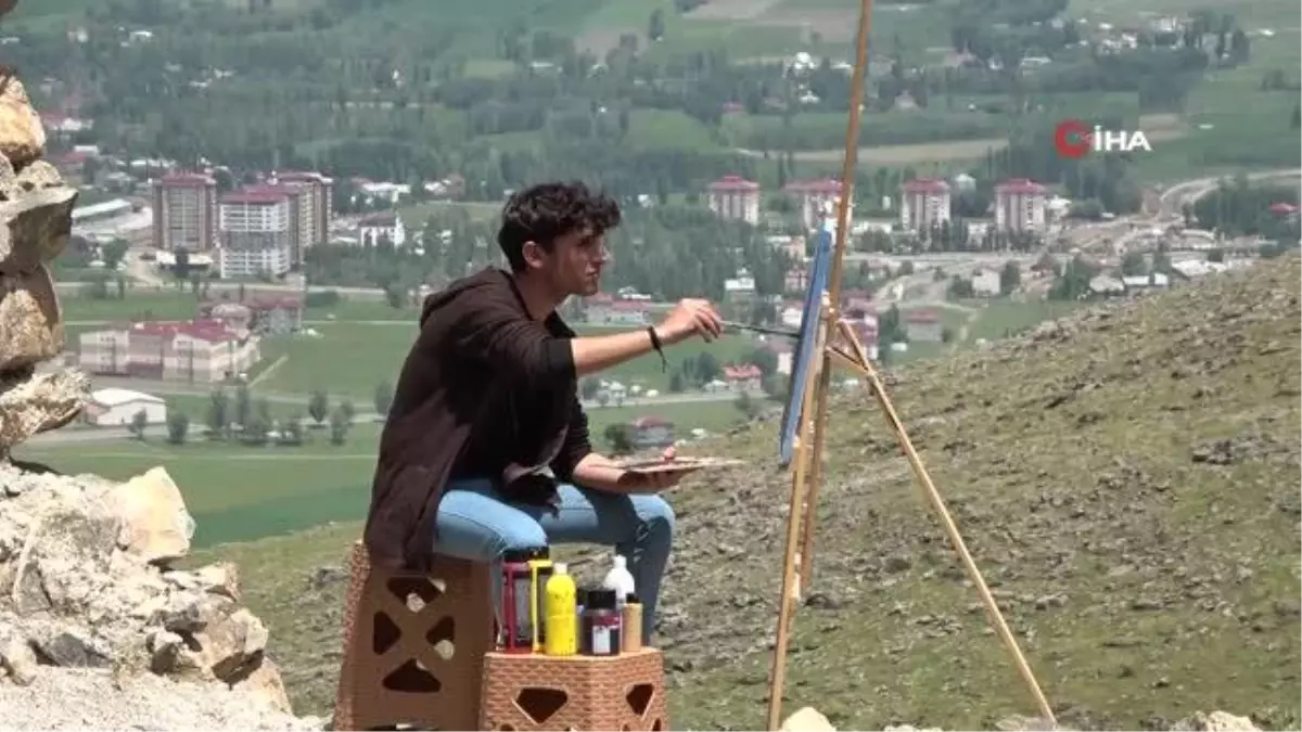 Muş\'ta Lise Öğrencileri Şehrin Tarihini Tuvallere İşliyor