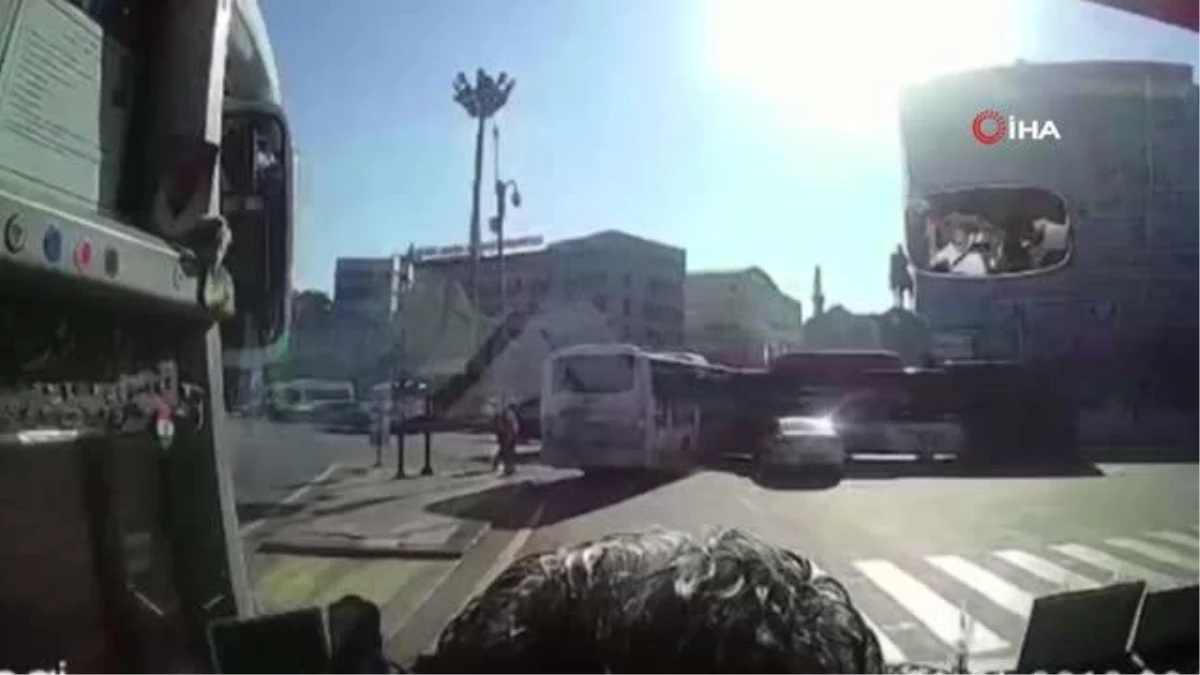 Başkent\'te otobüs kazası araç kamerasına yansıdı