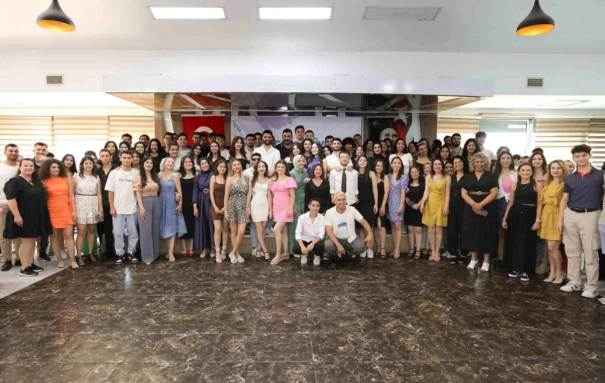 İzmir Bayraklı Belediyesi üniversiteye hazırlık sınıfı öğrencilerine motivasyon etkinliği düzenledi