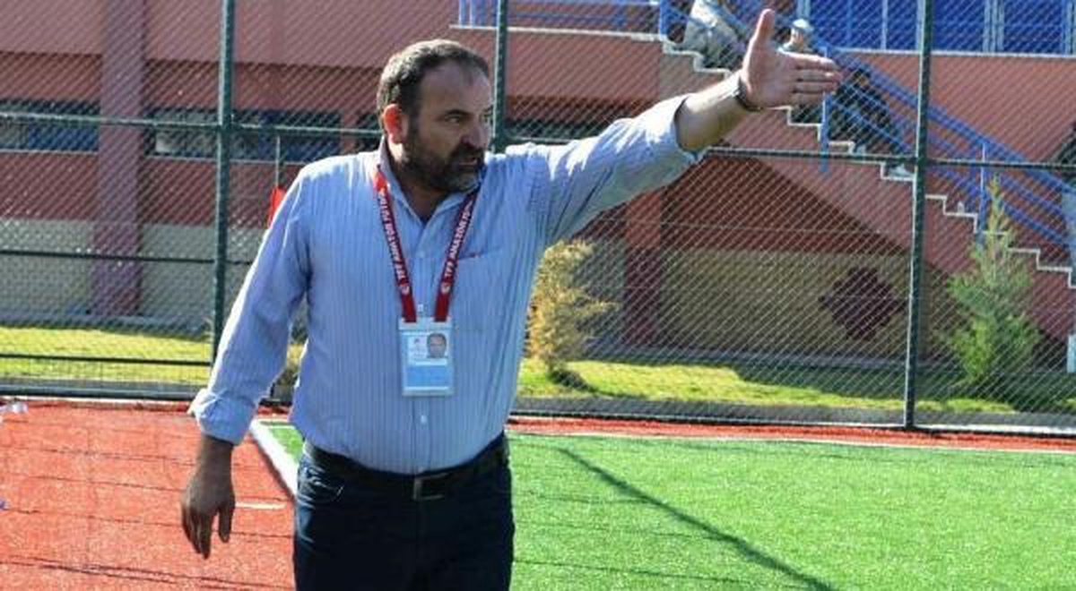 Aydın\'da amatör futbol antrenörü Adalet Duman, aynı sezonda 2 takımı birden şampiyon yaptı
