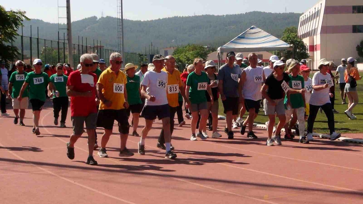 Muğla\'da Tazelenme Üniversitesi öğrencilerinin katıldığı olimpiyatlar başladı