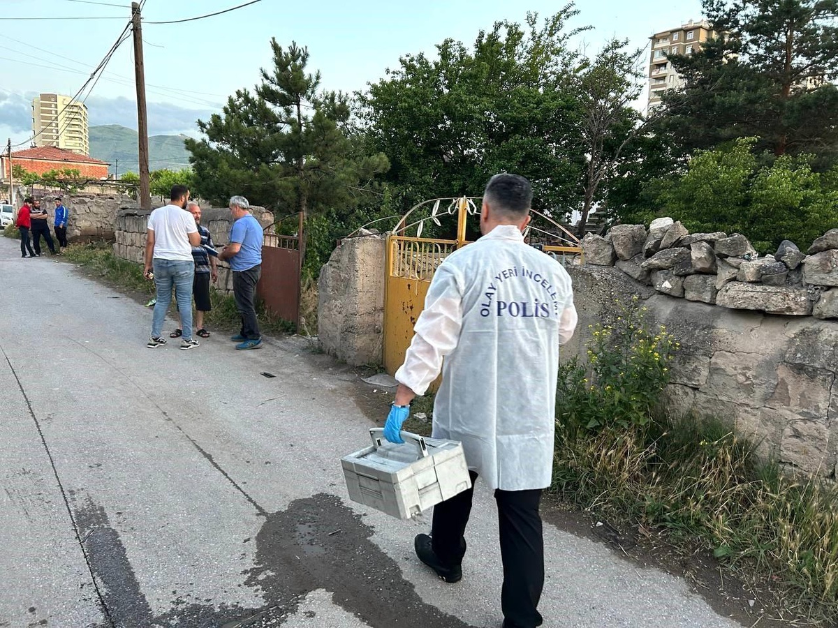 Kayseri\'de çatıda oyun oynayan çocuk elektrik akımına kapıldı
