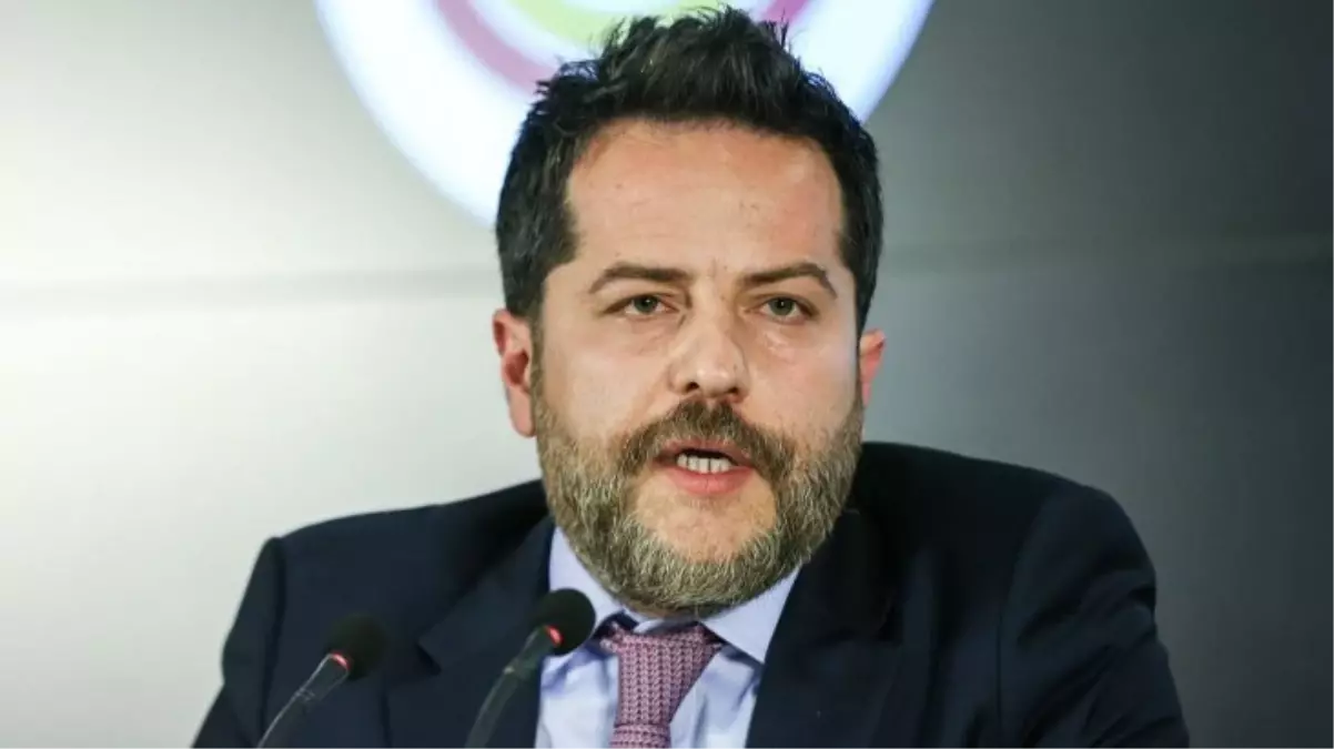 Galatasaray Başkan Vekili Erden Timur, transfer iddialarını yalanladı