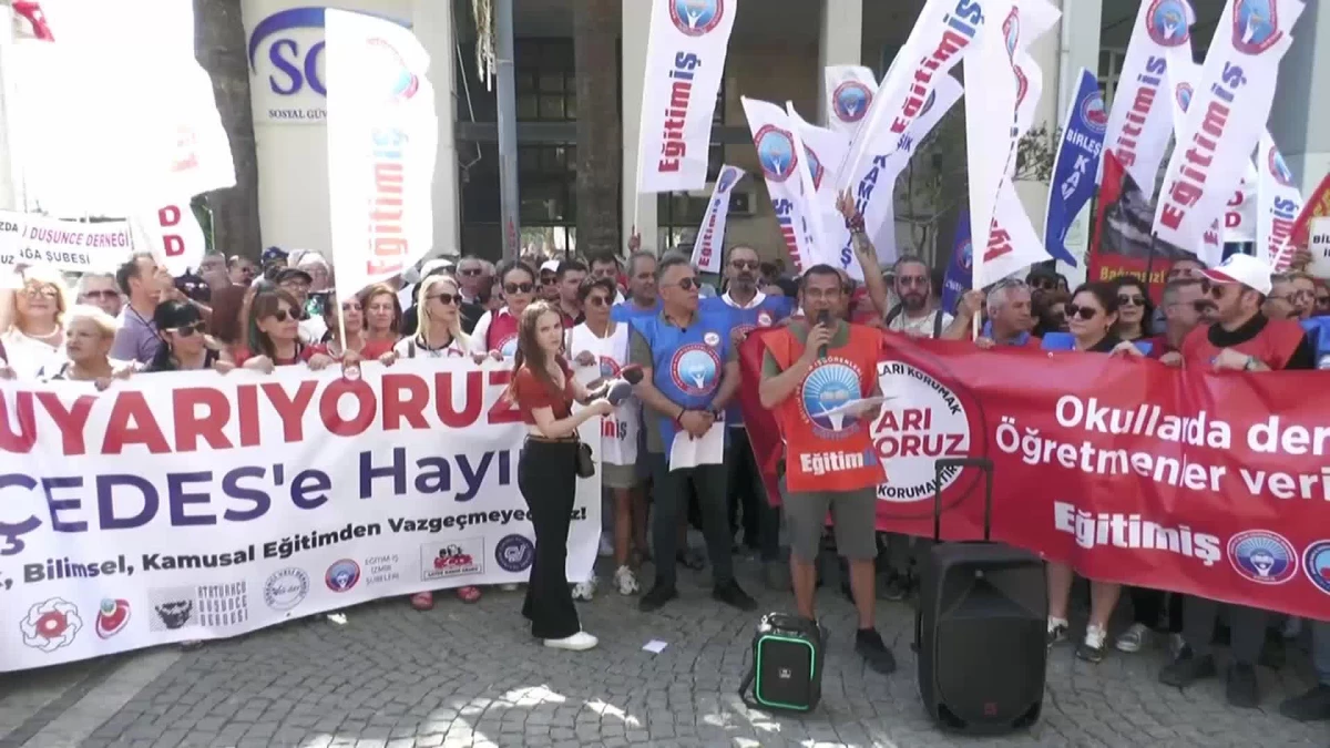 Eğitim İş Sendikası \'Çedes Projesi\'ni İzmir\'de Protesto Etti: "Eğitim ve Eğitim Emekçisi Bu Kadar Değersizleştirilemez. Eğitim İş Olarak Bu Arsız...