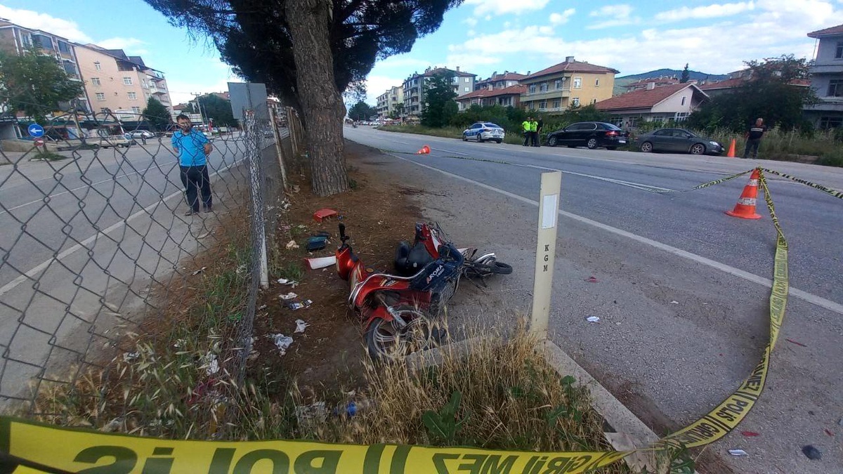 Çorum\'da Elektrikli Bisiklet ile Motosiklet Çarpıştı: 4 Yaralı