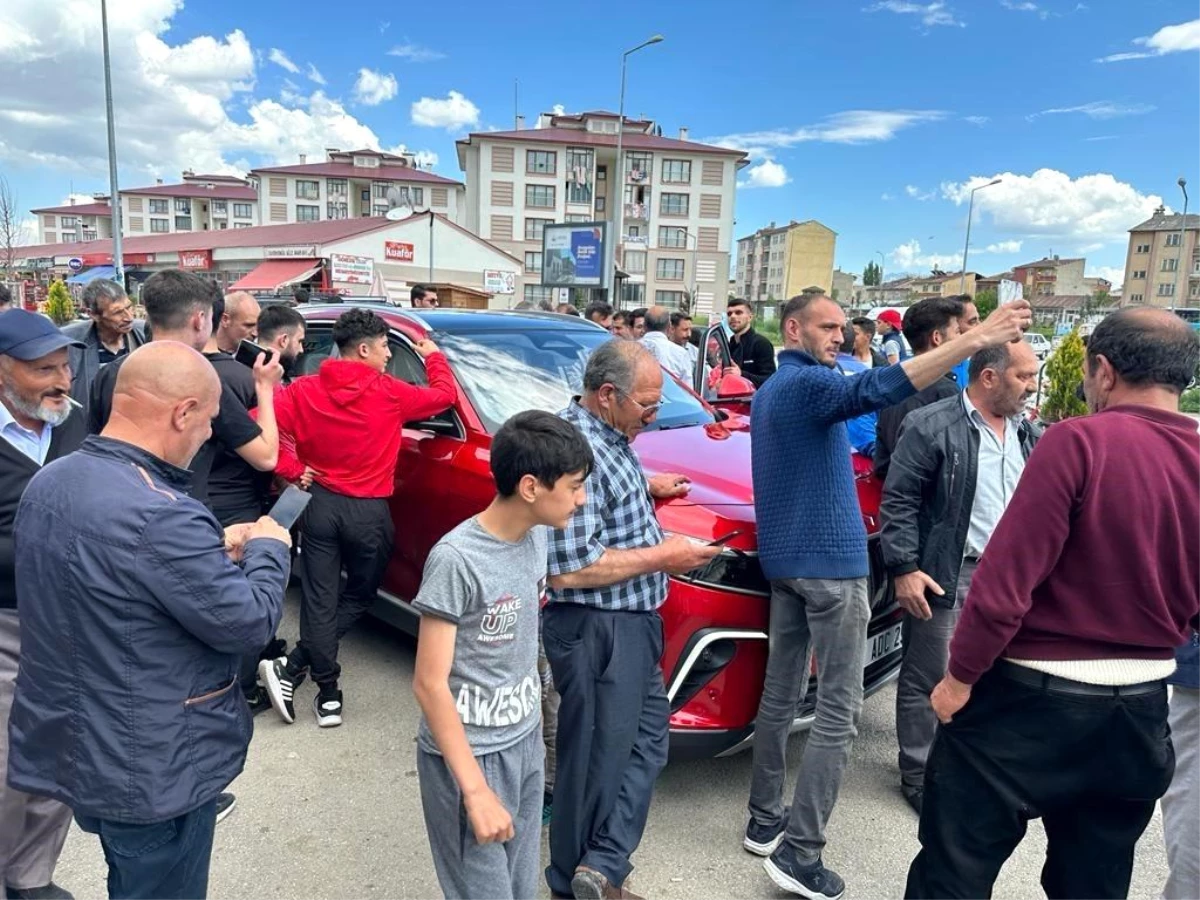Türkiye\'nin yerli otomobili Togg\'un ilk aracı Erzurum\'da teslim edildi