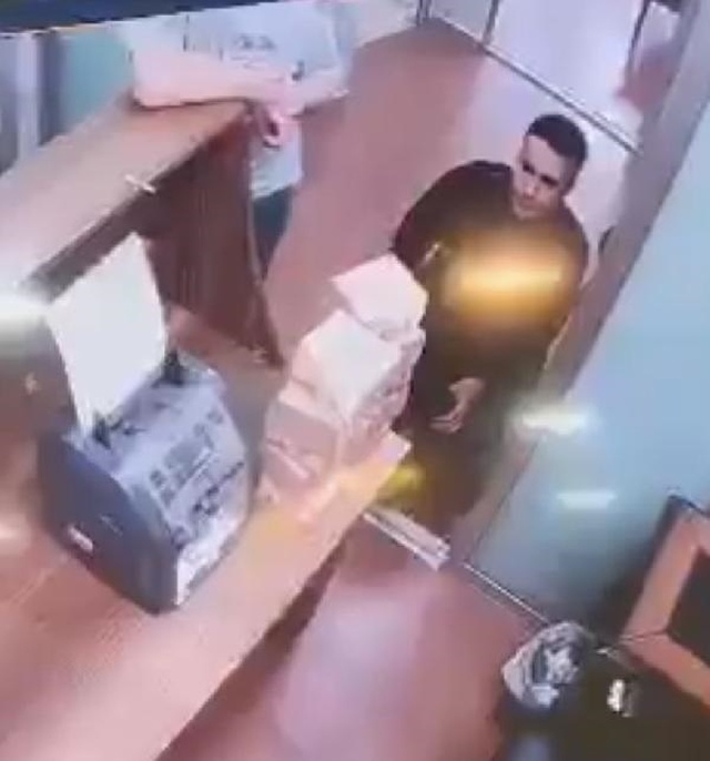 Fatih''''te döviz bürosu çalışanı iki kişi 700 bin euro ile kayıplara karıştı