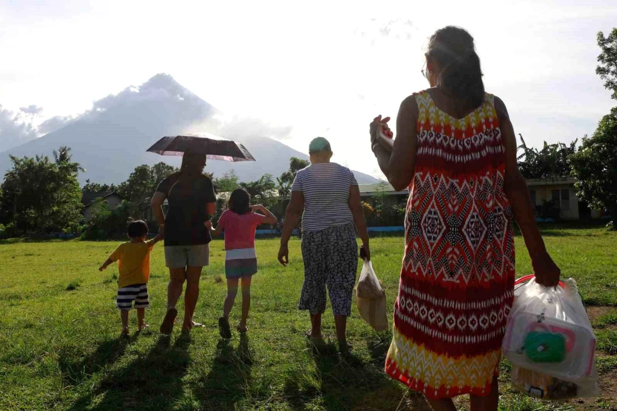 Filipinler\'deki Mayon Yanardağı\'ndaki tahliyeler 17 bin 941\'e ulaştı