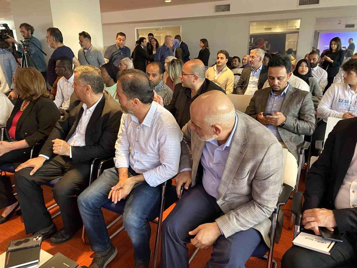 Filistin Gençlik ve Spor Yüksek Kurulu Başkanı Jibril Rajoub, Nafha Cezaevi\'ndeki Anılarını Kitapta Topladı