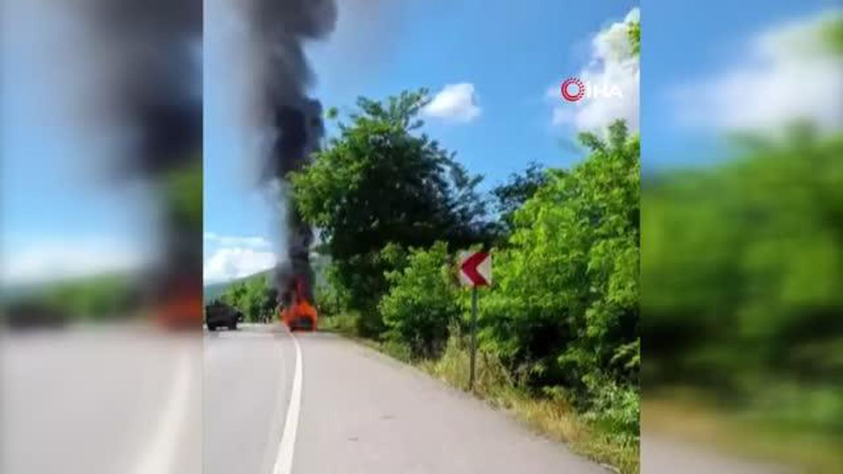 Gurbetçi vatandaşın kullandığı araç alev alev yandı
