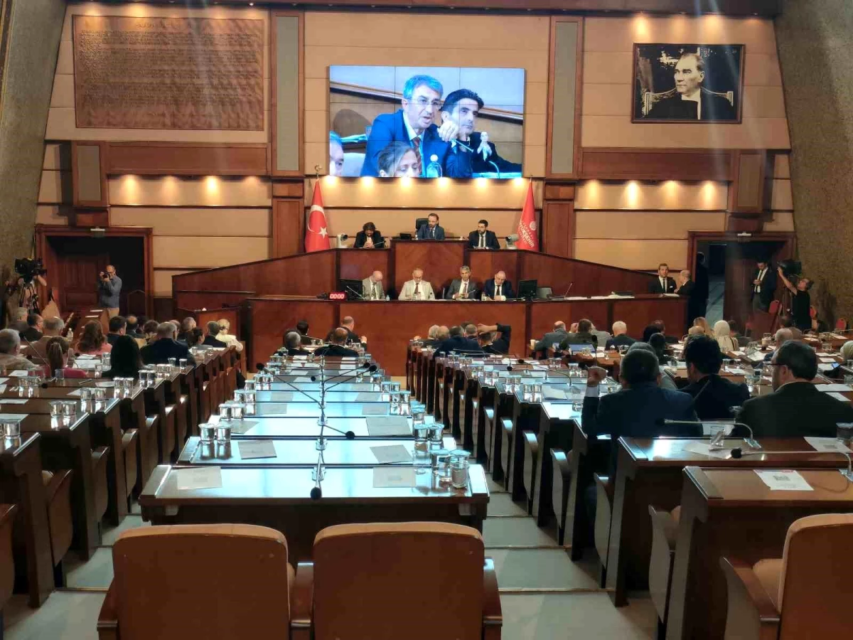 AK Partili Meclis Üyesi Uslu, İmamoğlu\'nu Başakşehir\'deki fabrika yangınına ilişkin eleştirdi
