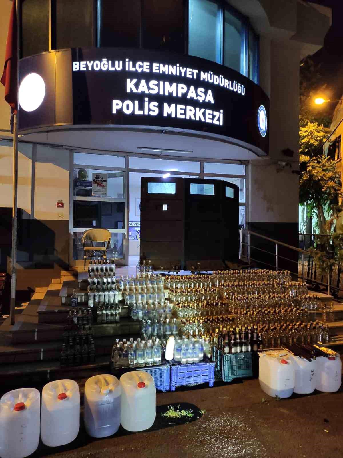 İstanbul\'da sahte içki operasyonu: 200 litre sahte içki ele geçirildi
