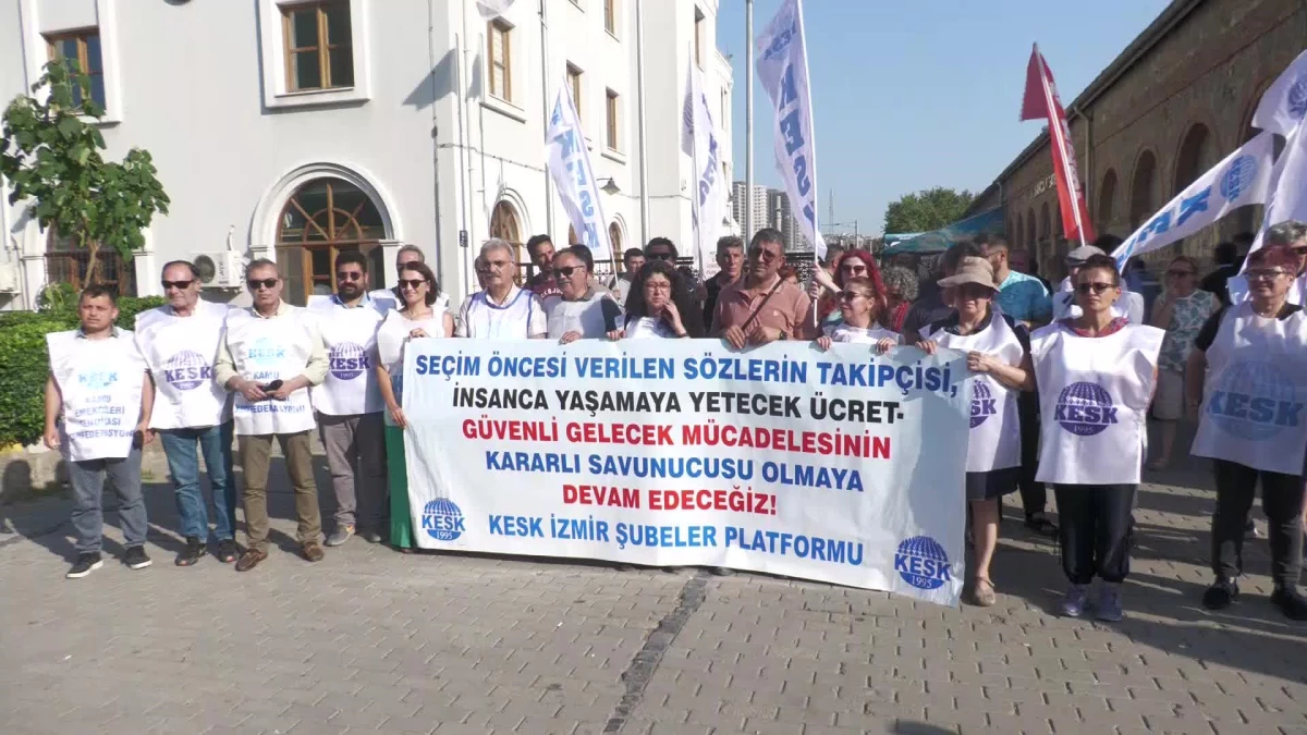 İzmir\'de KESK\'e bağlı sendikalar AKP hükümetine çağrıda bulundu