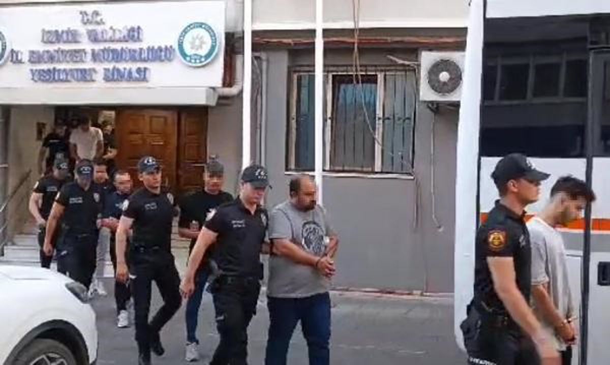 İzmir\'de internet dolandırıcılığı operasyonu: 20 gözaltı