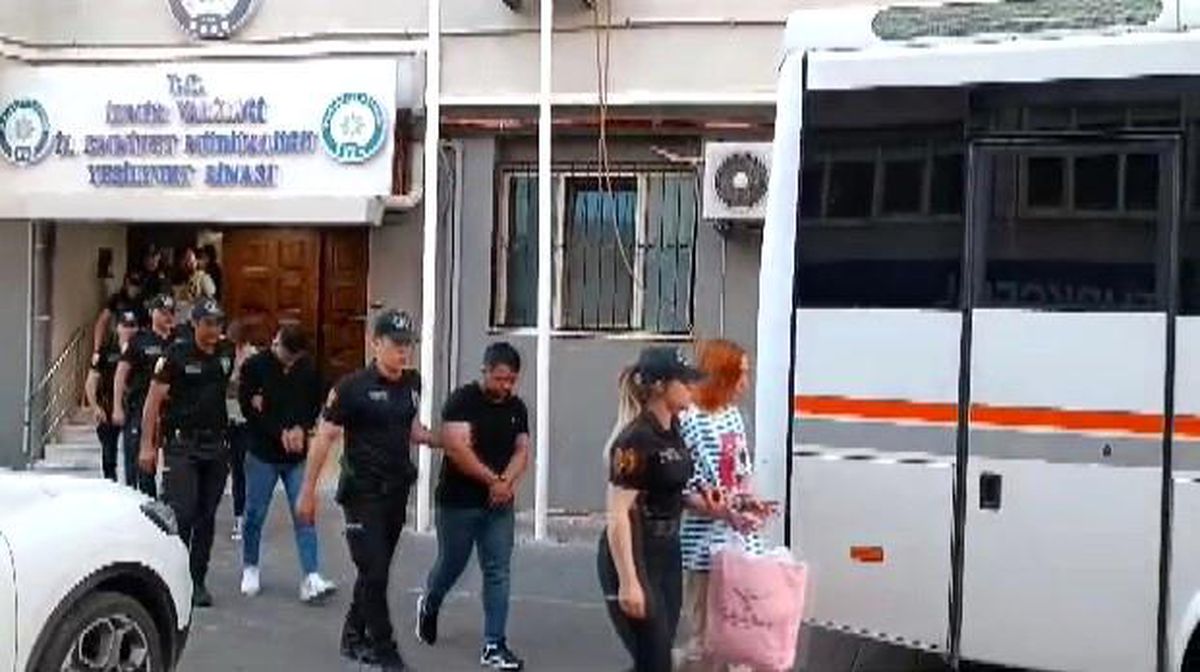 İzmir\'de 2 Milyon Liralık Dolandırıcılık Operasyonu: 5 Tutuklama