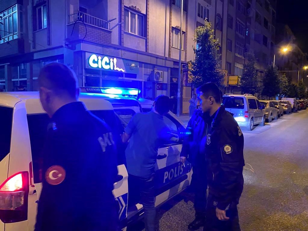 Tekirdağ Çorlu\'da bekçiler şüpheli bir şahsın üzerinde tabanca buldu